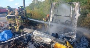 Trabajadora de Sabritas muere calcinada en brutal choque sobre la carretera 307