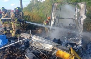 Trabajadora de Sabritas muere calcinada en brutal choque sobre la carretera 307