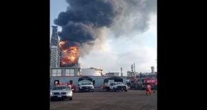 Incendio en la Refinería Dos Bocas moviliza a cuerpos de emergencia en Tabasco