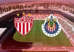 Necaxa resiste con diez hombres y empata sin goles ante Chivas en Aguascalientes