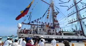Entre música y aplausos, recibe Progreso al Buque Escuela “Simón Bolívar” de Venezuela