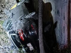 Auto cae del puente del Periférico tras presunta fuga de alcoholímetro en Mérida