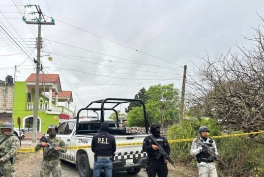 Investigan muerte de adolescente en Bosques del Poniente; hallan cuerpo dentro de vivienda