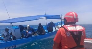 Marina responde a dos emergencias en altamar y pone a salvo a siete personas frente a costas de Yucatán