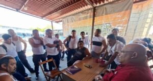 Choferes de Circuito Metropolitano mantienen paro y exigen diálogo para resolver conflicto laboral