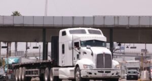 Gobierno federal lanza plan para renovar unidades de transporte de carga y pasajeros