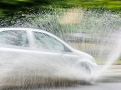 Usuarios denuncian aumento excesivo en tarifas de transporte por aplicación durante lluvias en Mérida