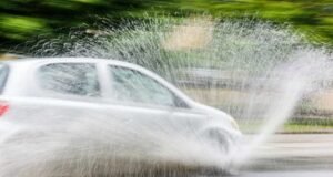 Usuarios denuncian aumento excesivo en tarifas de transporte por aplicación durante lluvias en Mérida