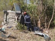 APARATOSA VOLCADURA EN EL PONIENTE DE MÉRIDA; CONDUCTOR SALE ILESO