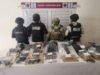 Abandonan camioneta con droga, cartuchos y equipo táctico en carretera de Quintana Roo