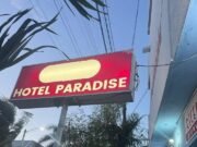 Acusan trato indigno a familia yucateca en hotel de Progreso por acudir con su mascota