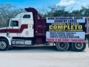 Volqueteros bloquean acceso a Country Lakes por presuntos adeudos en Sierra Papacal