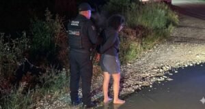 Rescatan a dos menores de incendio en Cancún; madre es detenida por presunta responsabilidad