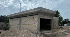 Clausuran construcción por invadir banqueta y carecer de permisos en Tizimín