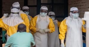 Alertan sobre posible escalada del brote de ébola en África; podría superar los 20 mil contagios