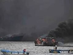 Voraz incendio consume decenas de embarcaciones en puerto pesquero de Ecuador