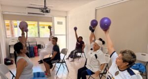 UADY fortalece envejecimiento activo con taller de bienestar y movimiento para adultos mayores