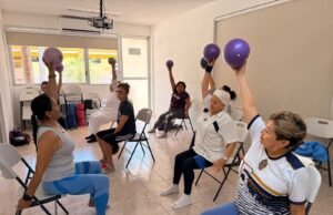 UADY fortalece envejecimiento activo con taller de bienestar y movimiento para adultos mayores