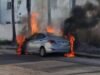 Voraz incendio consume vehículo en Real Montejo; fuego habría iniciado por falla en cableado eléctrico