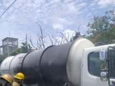 Bomberos de la SSP controlan conato de incendio en pipa sobre el Periférico de Mérida