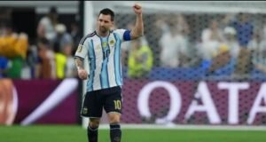 Messi agranda su leyenda: rompe récord histórico y acerca a Argentina a la siguiente ronda