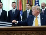 Trump afirma acuerdo nuclear con Irán y condiciona apertura del estrecho de Ormuz
