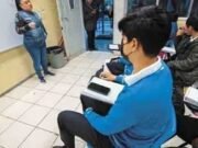 Once estados de México endurecen reglas para el uso de celulares en las escuelas