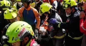 Rescatan con vida a guardia atrapado durante más de una semana tras terremotos en Venezuela