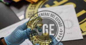 Motociclista es vinculado a proceso tras provocar accidente que terminó con auto incrustado en una vivienda