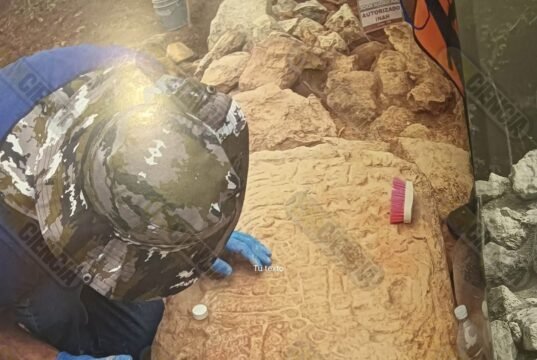 La Estela 18 de Uxmal llegará al Paseo de Montejo; anuncian exhibición de una de las piezas mayas más importantes halladas en Yucatán