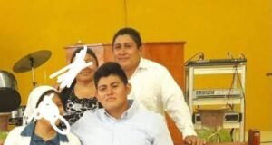 Joven resulta gravemente herido tras presunta agresión al intentar proteger a su madre con Alzheimer; familia pide justicia