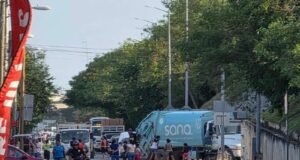 Protestan por prolongado apagón; vecinos cierran vialidad en el sur de Mérida