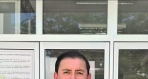 El “Gallo” alza la voz por un baile, pero guarda silencio ante los escándalos de Morena en Motul
