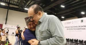 Ramírez Marín destaca entrega de auxiliares auditivos y reconoce esfuerzo del Gobierno de Yucatán