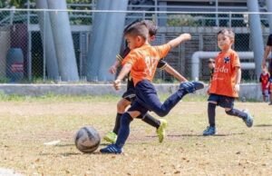 Con apenas 5 años, niño de Tixkokob brilla en torneo internacional con filial de Rayados