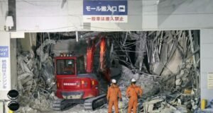 Terremoto en Japón deja 35 fallecidos; continúan las labores de rescate entre los escombros