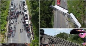 Volcadura de tráiler en Quintana Roo termina en rapiña; habitantes saquean mercancía de Suburbia