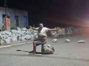Teya protesta por prolongados apagones; vecinos bloquean calles y reclaman ausencia del alcalde