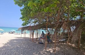 Denuncian presunta apropiación de espacio público en playa de Chuburná Puerto