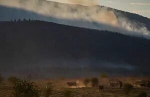 Voraz incendio arrasa comunidad indígena en Canadá y deja más de 200 viviendas destruidas