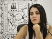 Diputada pone fin a su podcast tras polémica por comentarios sobre adultos mayores