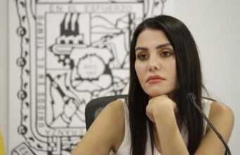 Diputada pone fin a su podcast tras polémica por comentarios sobre adultos mayores