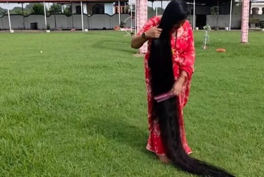Casi 3 metros de cabello! Mujer de la India rompe récord mundial con su impresionante melena