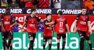 Mora brilla desde los once pasos y Tijuana se impone con autoridad a Pumas