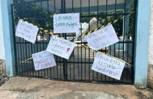 Padres toman primaria en Chankom y exigen rehabilitación antes de permitir el regreso a clases