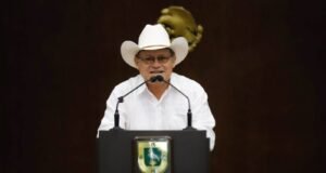 Wilmer Monforte reprende a Osado Osante por forcejeo con personal de seguridad del Congreso