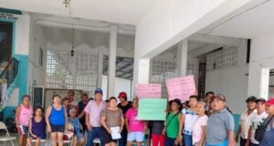VECINOS DE SUMA EXIGEN A LA CFE PONER FIN A LOS APAGONES Y DAÑOS EN SUS HOGARES