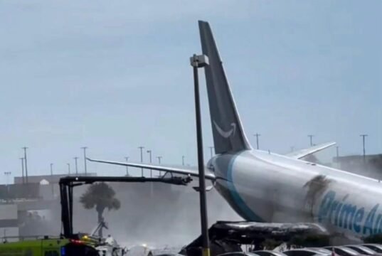 Tragedia en Miami: avión de carga de Amazon se sale de la pista y deja cinco muertos