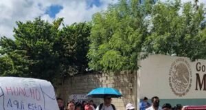Médicos protestan frente al O’Horán; exigen recuperar sus plazas tras ser enviados fuera de Yucatán