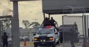 De traslado aéreo a recorrido terrestre: regresan a Ernesto Ruffo Appel por carretera hasta Ensenada